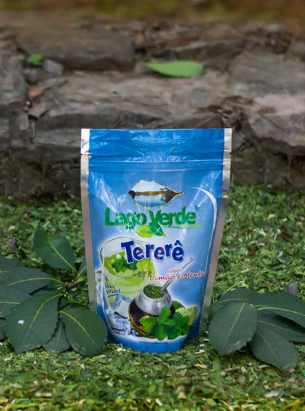 Lago Verde Terere package on a grassy background with leaves