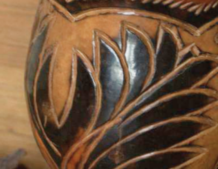 Large Gourd Carved Design